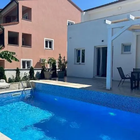 Luana With Private Pool In Beautiful