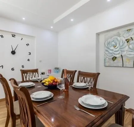 Luana With Private Pool In Beautiful *