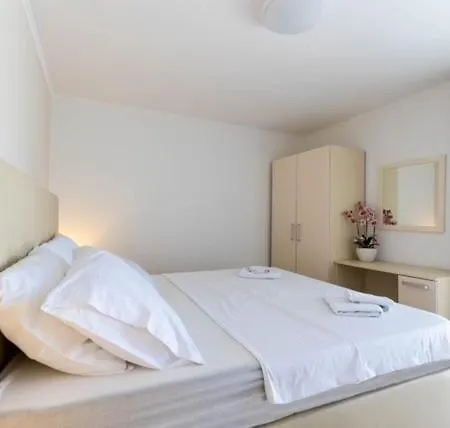 Luana With Private Pool In Beautiful * Rovinj