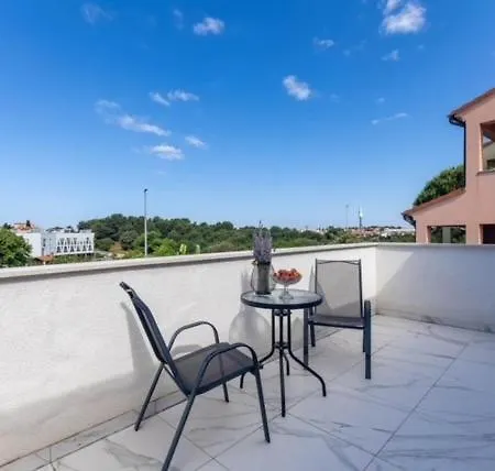 Luana With Private Pool In Beautiful Villa